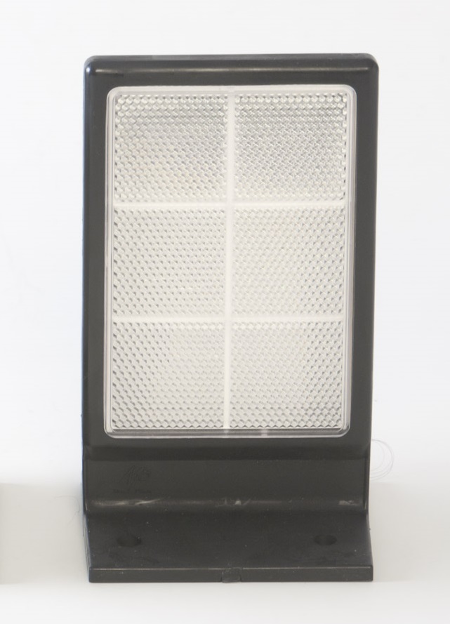 Captafaros flexible para muro una cara, catadióptrico. CRISTAL. Cuerpo negro
