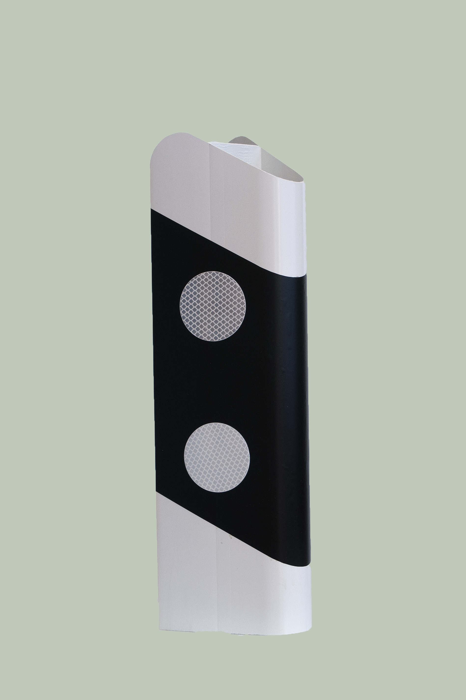 Conventional road edge delineator signpost. 450 mm Wall fixation
