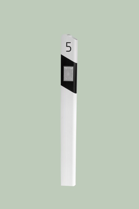 Conventional road edge delineator signpost. 1350 mm