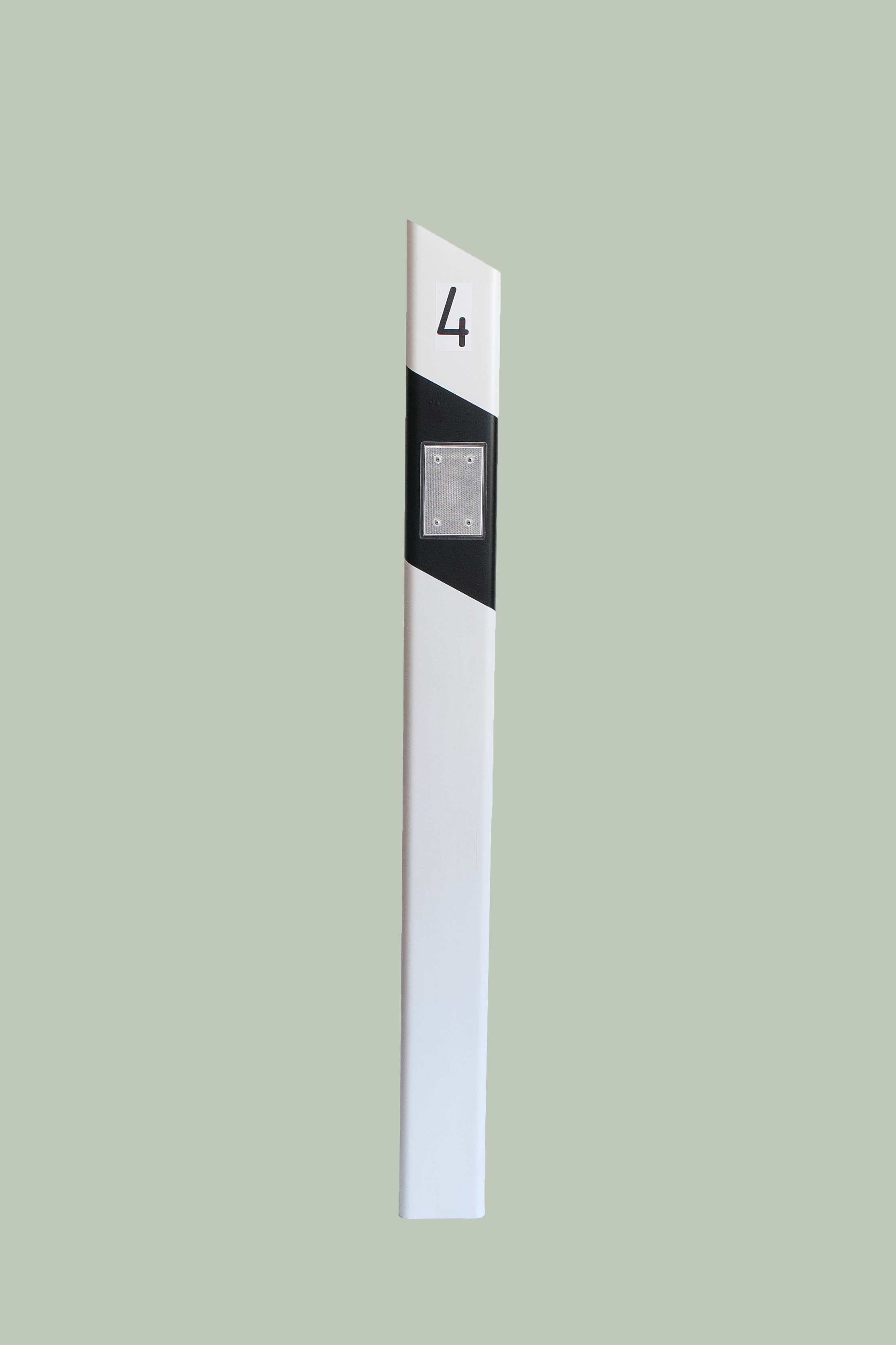 Highway edge delineator signpost (Type II). 1350 mm