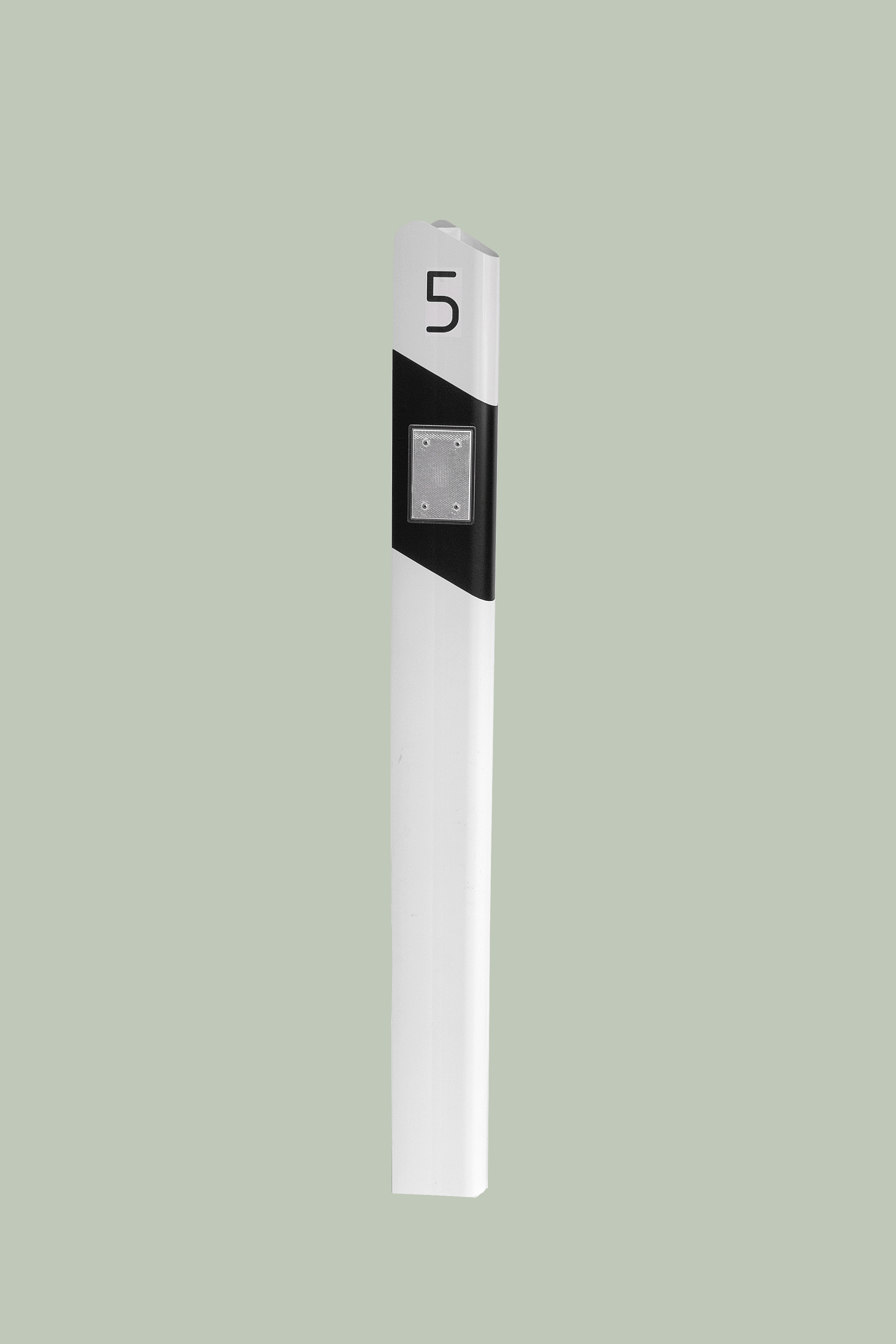 Conventional road edge delineator signpost. 1350 mm catadioptric